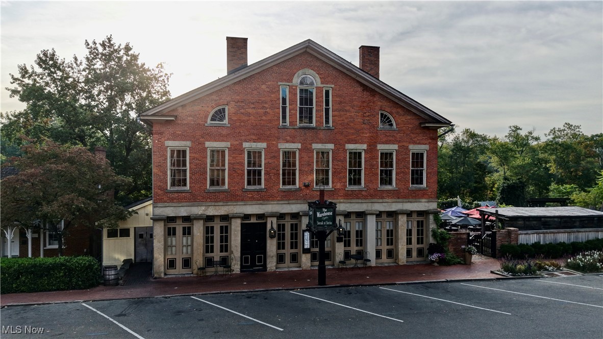 400 Whitewomen Street