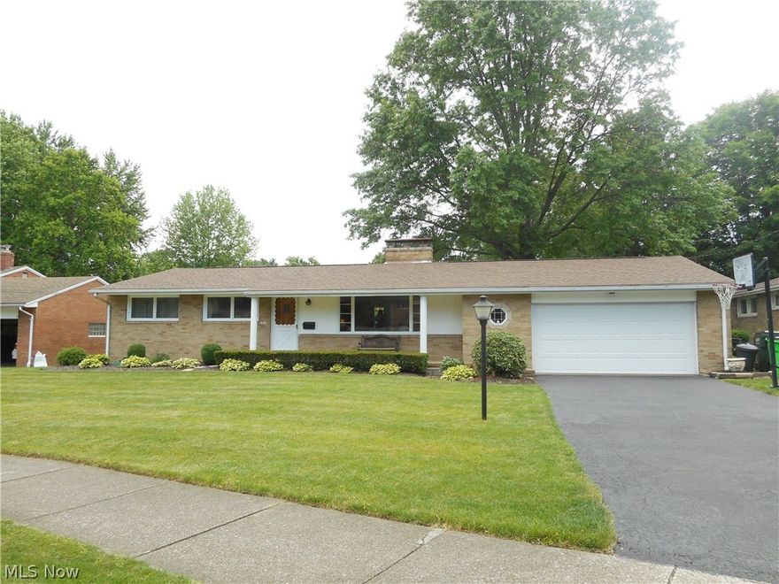 Warm and lovely all brick ranch offers spacious rooms with 2 fireplaces (in the living room and rec room).  Beautiful hardwood floors throughout most of the home!  Dining area has charming built in hutch.  Double sinks and large vanity offers lots of storage in bathroom.  Applianced kitchen is open to the family room with built ins and access to the awesome fenced in backyard with brick patio.  Three good sized bedrooms feature ample closet space.  The huge partially finished rec room has a fireplace and offers enough space for different uses.... there's even a full bath with walk in shower.  Home warranty offered for peace of mind.  Furnace, AC & Roof are less than 10 years old.  Hot water tank new June, 2017.  Great location - within walking distance to restaurants, festivals, & YMCA.
Make this home yours today!
