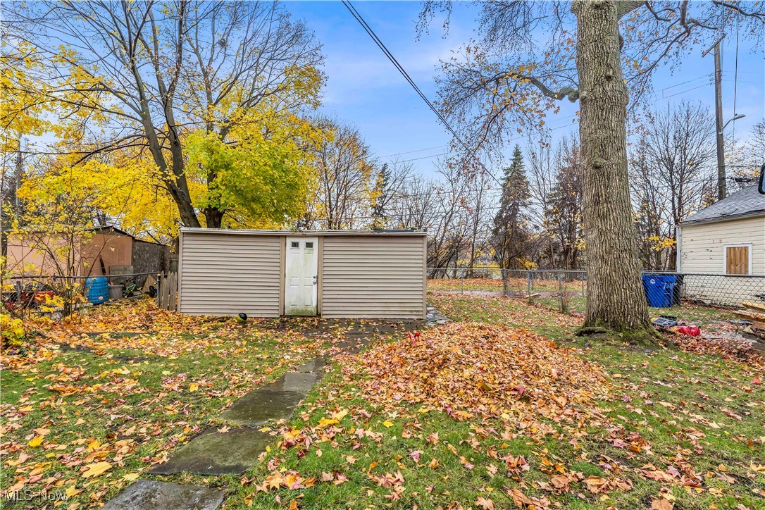 James H Hoyts - Residential Lease