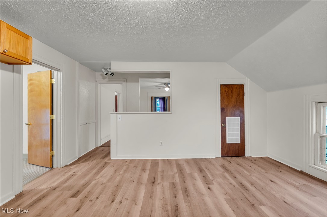 James H Hoyts - Residential Lease