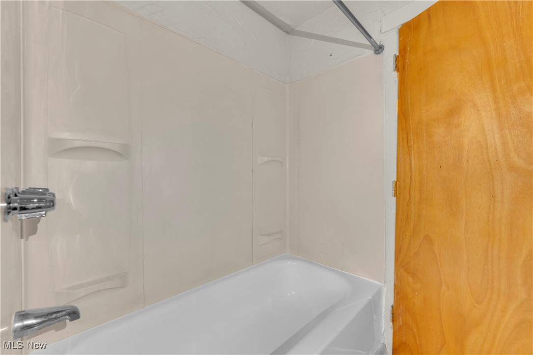 James H Hoyts - Residential Lease