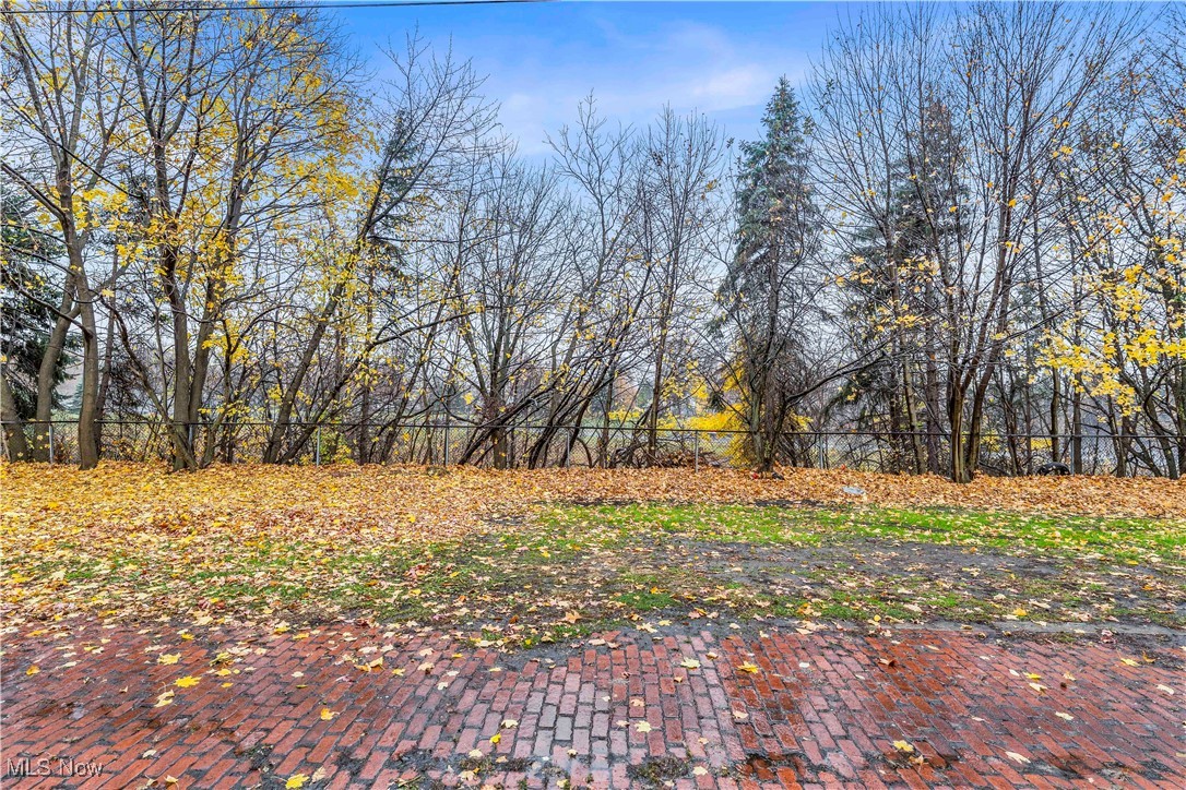 James H Hoyts - Residential Lease