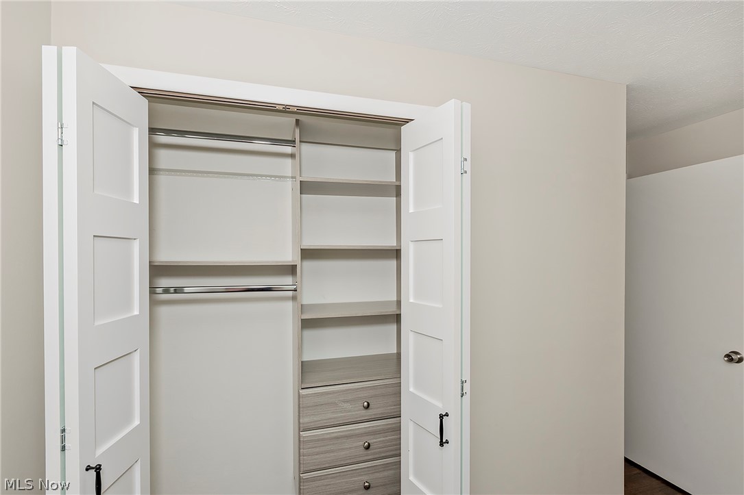 Hunt Club Mdws 02 - Residential