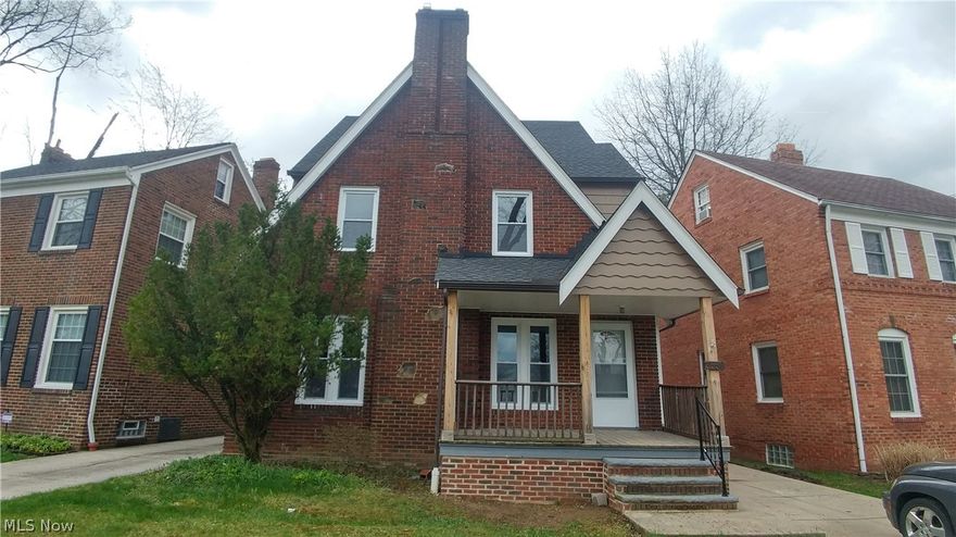 A gorgeous and renovated University Heights colonial with four bedrooms and one and a half baths. Spacious living with 1800sq ft,  Brand new kitchen with appliances, refinished hardwood floors, custom tiled bath, third story finished bedroom with new carpet.  Detached 2 car garage.  Close to University Circle!