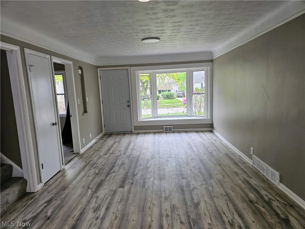 Photo of 13508 Oakview Boulevard, Garfield Heights, OH 44125 (MLS # 5213049)