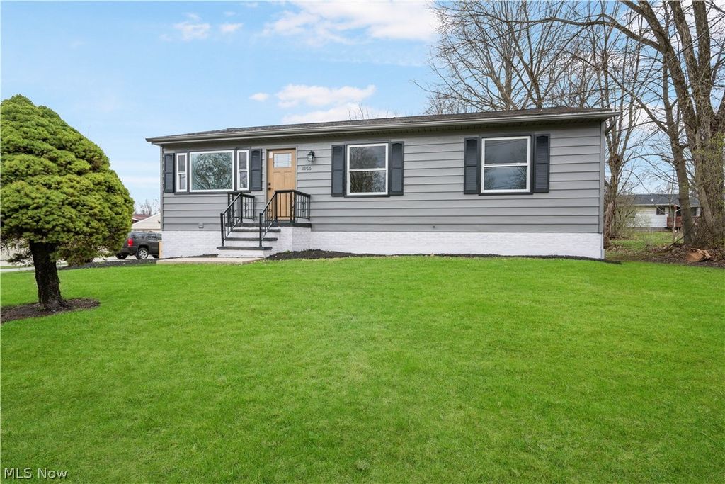 Photo of 1966 Case Street, Twinsburg, OH 44087 (MLS # 5197669)