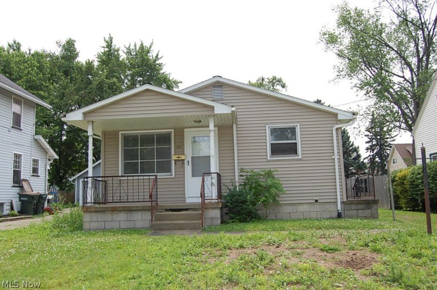 Three bedroom vinyl sided ranch.  Features living room, kitchen, 1 full bath. Recent updates include new carpet and paint, light fixtures,new bath and new kitchen.