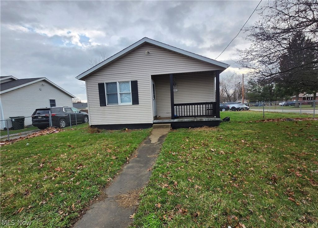 Photo of 3002 Harmont Avenue NE, Canton, OH 44705 (MLS # 5193974)
