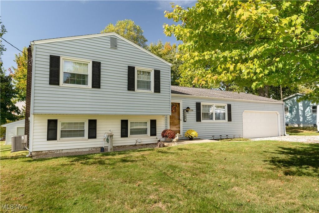 Photo of 7709 Brownwood Avenue NW, Canal Fulton, OH 44614 (MLS # 5165083)