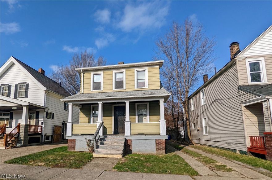 Welcome home to this sleek 2 bedroom 1 bath on the Cleveland West Side. 

832 SQFT. Hardwood Floors, New Shower/Bath combo, flat top electric Stove and Fridge included. Front Porch, 

Personal Washer Dryer hookups in the shared basement. Separate Furnaces and water heaters. Plenty of off street parking 

Call today, this property won't last.

Equal Housing Opportunity
Immediate Move in available
Existing Pets negotiable
