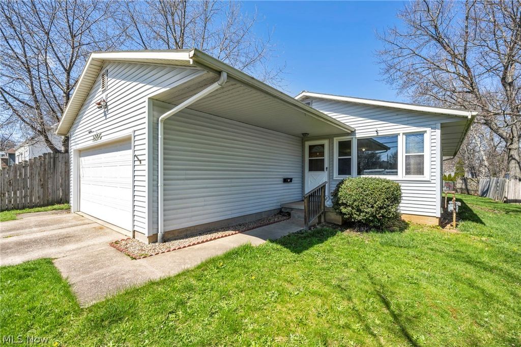 Photo of 2805 Shelburn Avenue, Akron, OH 44312 (MLS # 5199865)