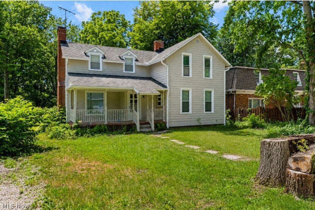 Photo of 889 Grayton Road, Berea, OH 44017 (MLS # 5220009)