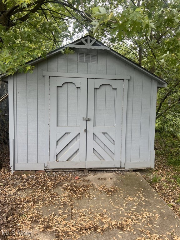 Van De Boe Hager & Cos Lenox - Residential Income