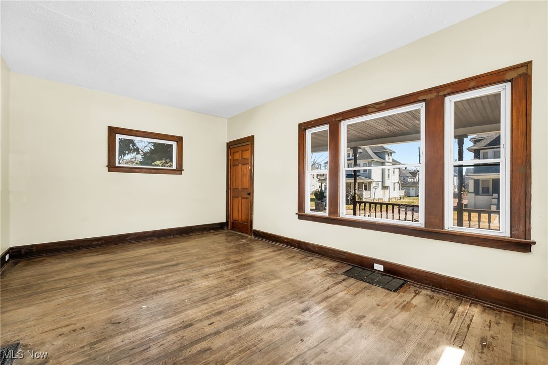 2142 W 95th Street