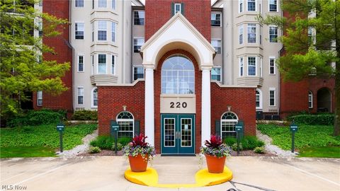 Condominium in Mayfield Heights OH 220 Fox Hollow Drive.jpg