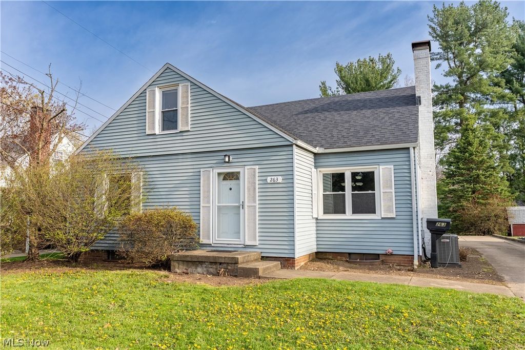 Photo of 263 Everhard Road SW, North Canton, OH 44709 (MLS # 5201059)