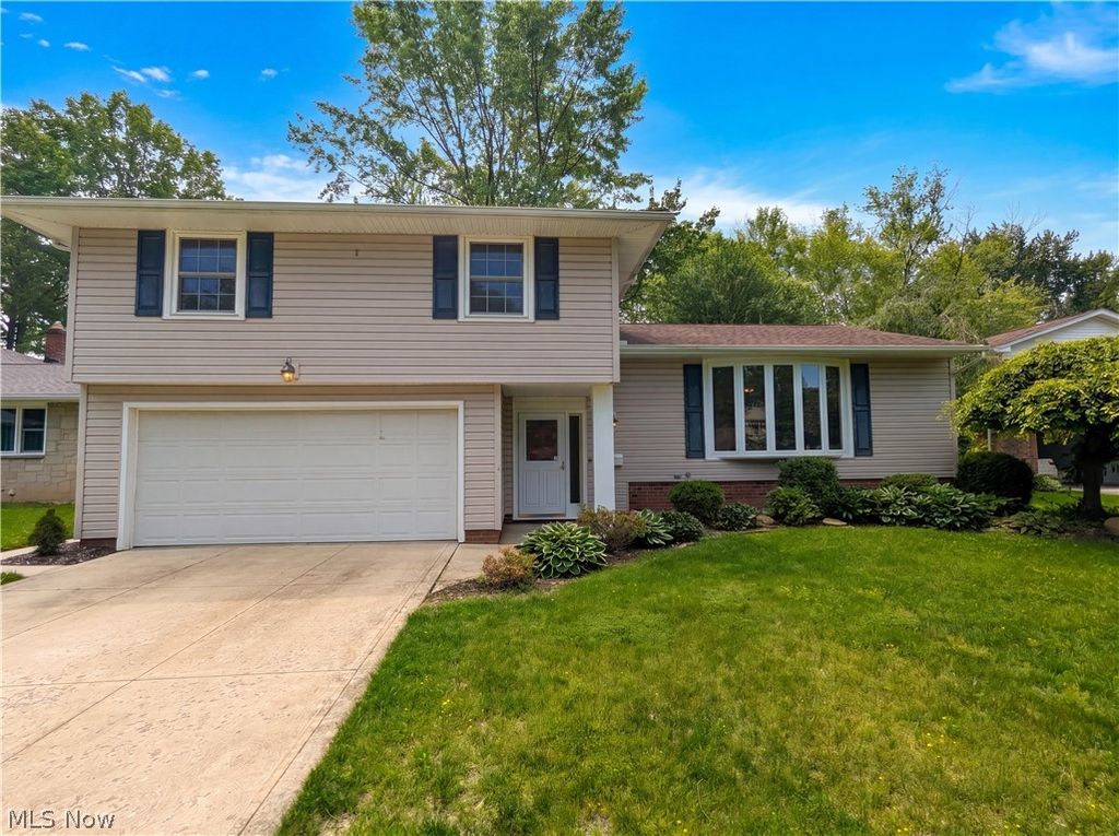 Photo of 30223 Chatham Point Drive, Bay Village, OH 44140 (MLS # 5214829)