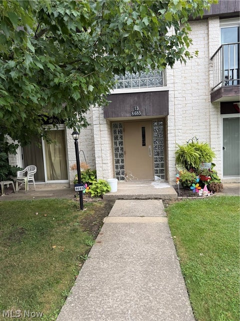 Condo For Sale - 8685 N Akins Road #204<br/> North Royalton, OH 44133