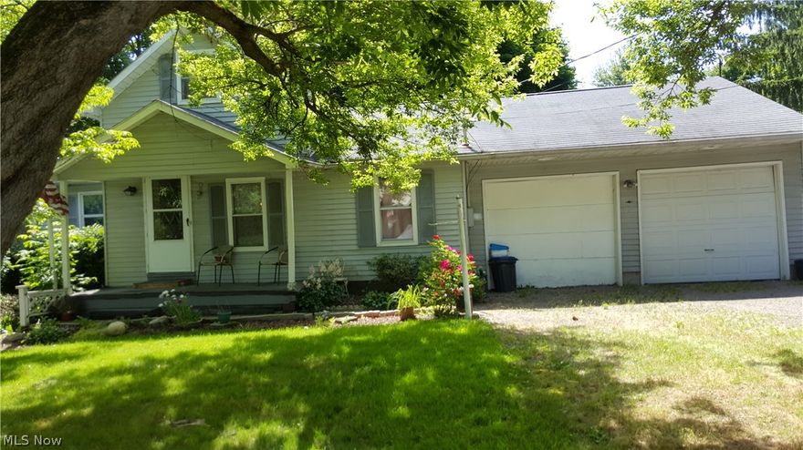 3 bedroom, 1 bath home located in Bazetta Twp. price reduced and looking for an offer!!!  Needs some TLC but well worth it!  2 car attached garage and a shower in the basement. Beautiful back yard.