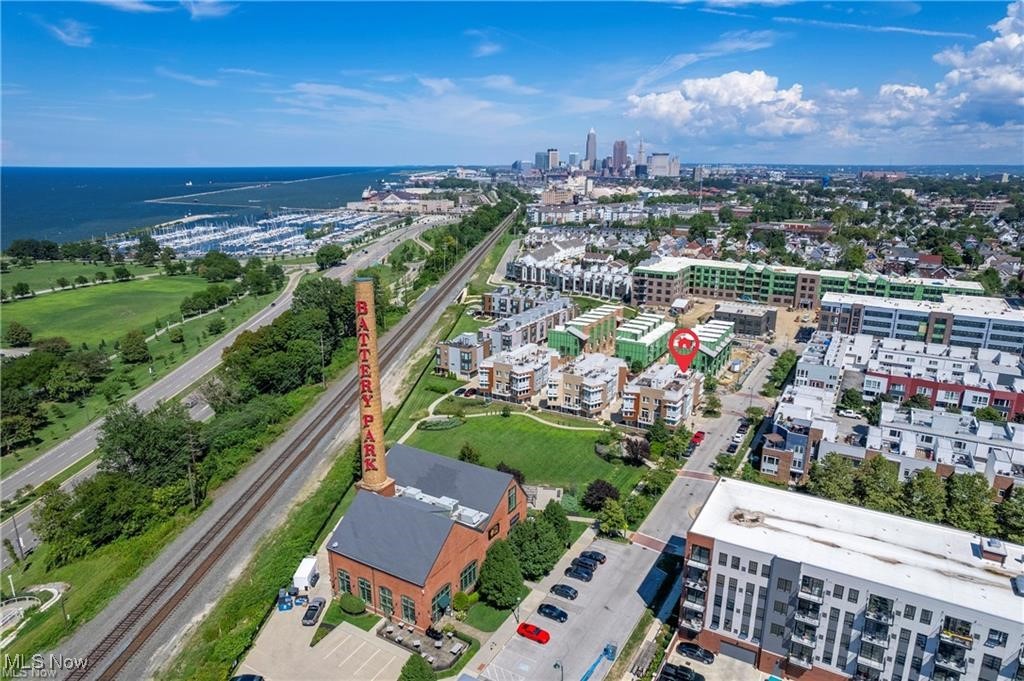Battery Park Twnhms Condos - Residential