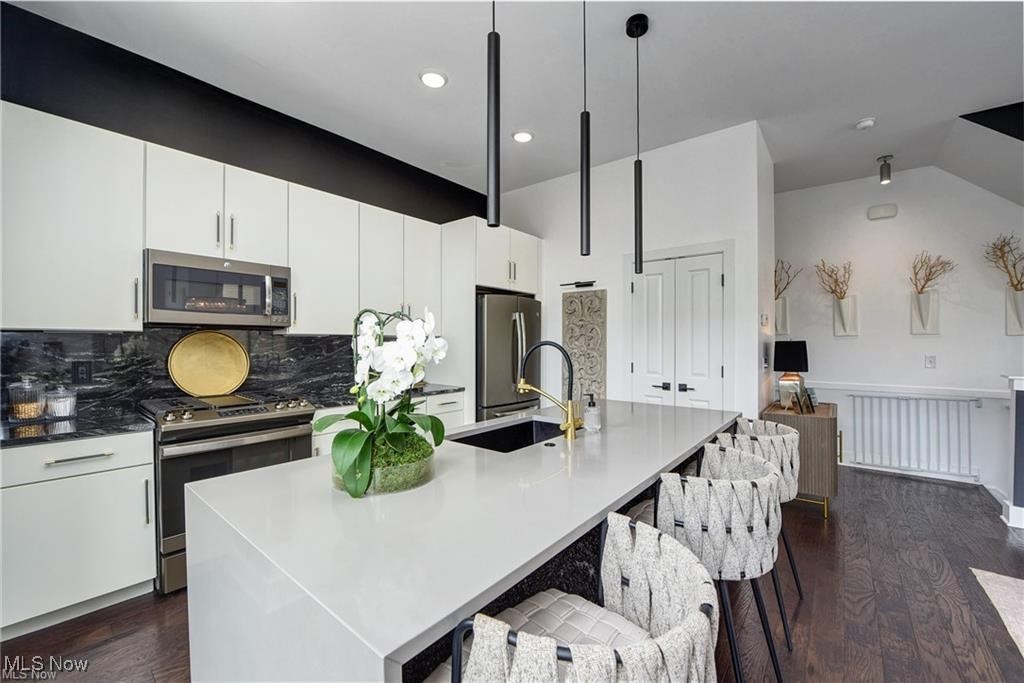 Battery Park Twnhms Condos - Residential