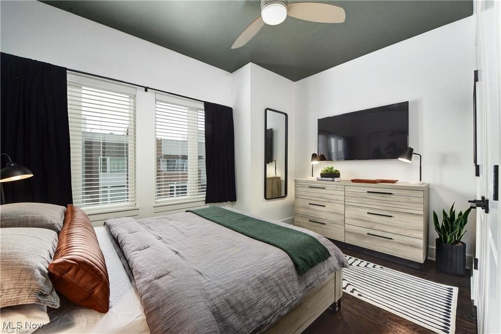 Battery Park Twnhms Condos - Residential