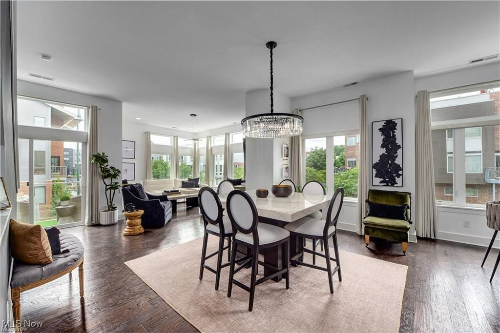 Battery Park Twnhms Condos - Residential