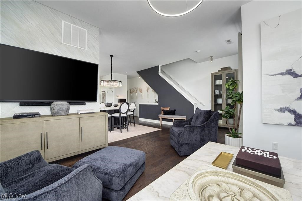 Battery Park Twnhms Condos - Residential