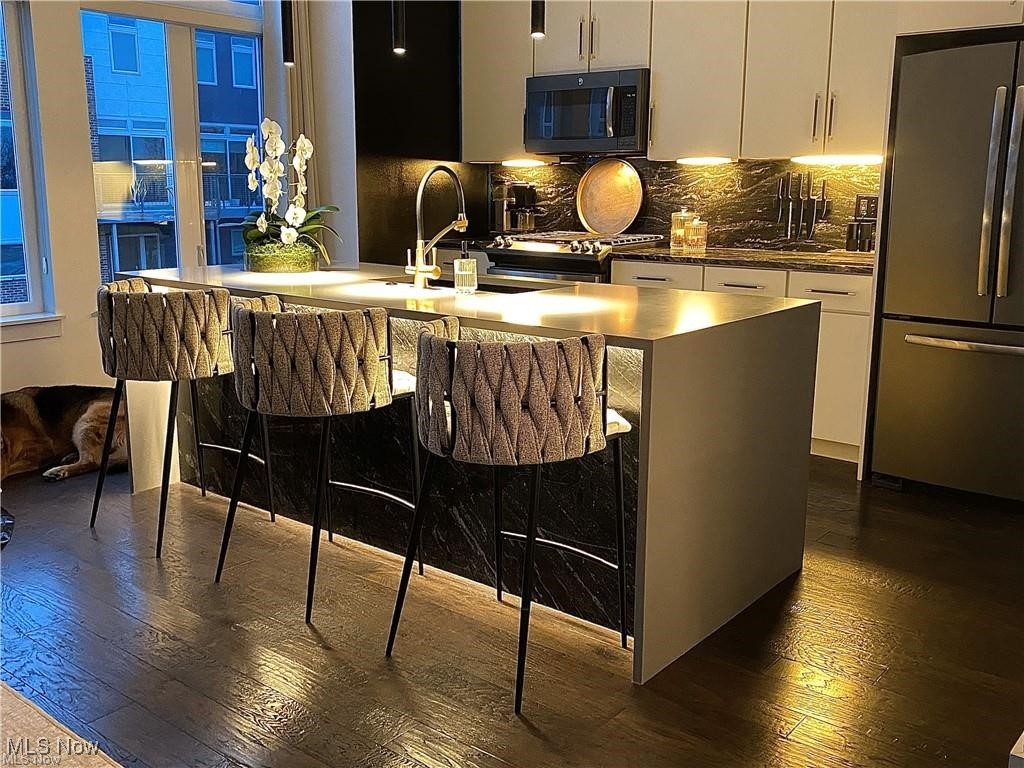 Battery Park Twnhms Condos - Residential