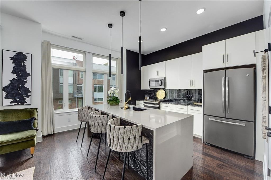 Battery Park Twnhms Condos - Residential