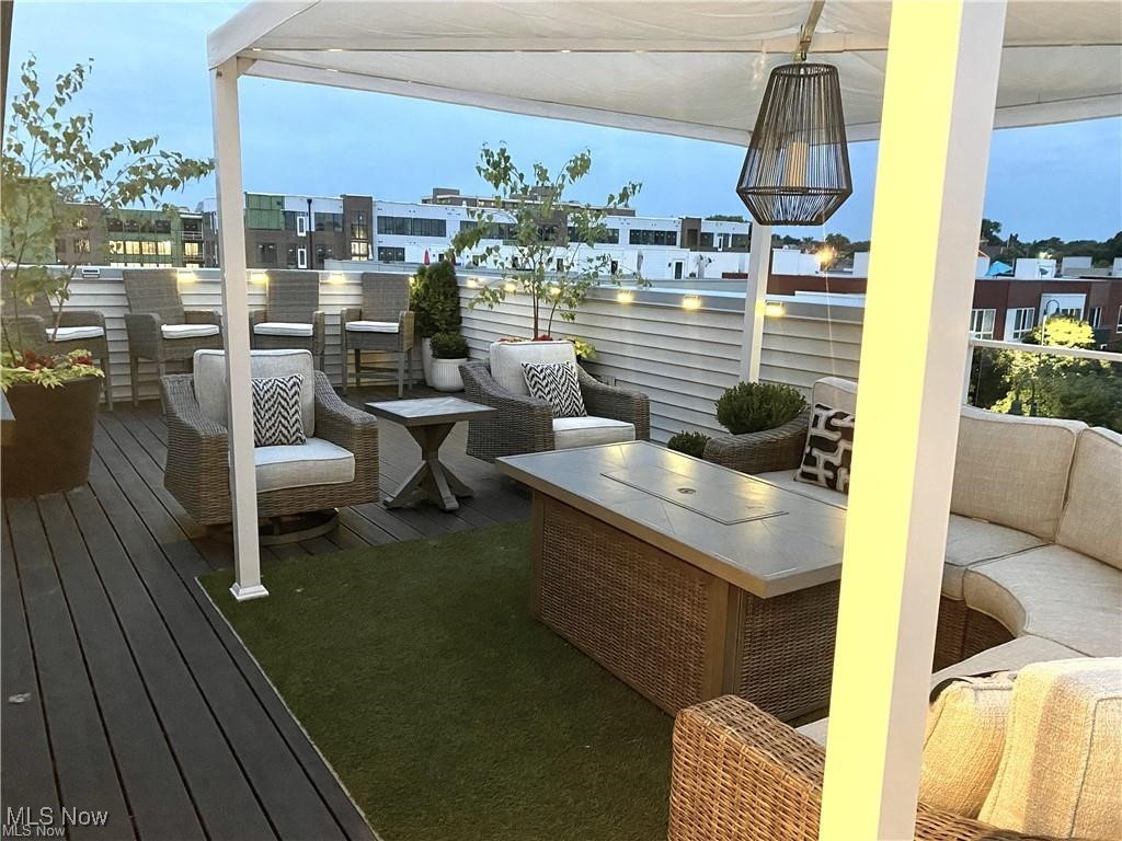 Battery Park Twnhms Condos - Residential