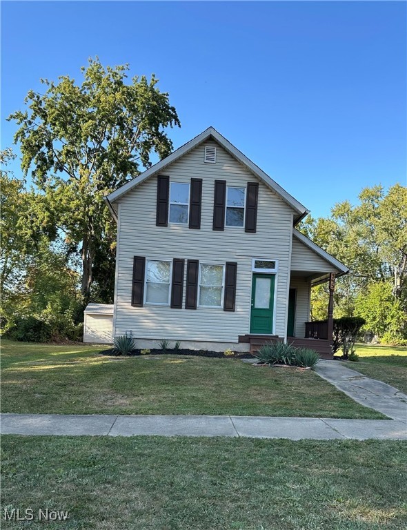 Charming Coloniall recently renovated with hardwood floors downstairs, carpeted bedrooms. Beautiful and unique details throughout, near downtown Eyria. Large backyard. Move-in ready. The buyer will fall in love!