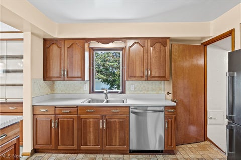 Tiny photo for 7227 Oakwood Road, Parma, OH 44130 (MLS # 5240056)