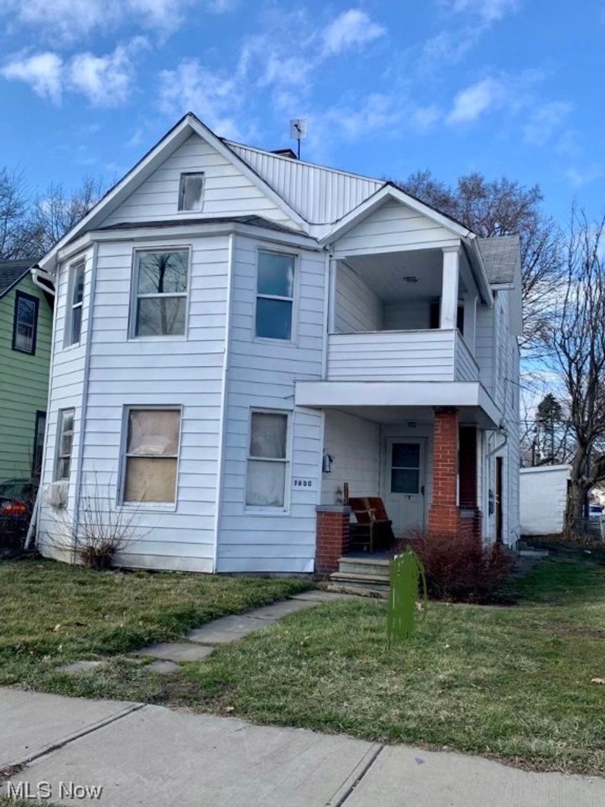 This triplex property in Cleveland is an excellent investment opportunity. The property has undergone many recent updates, ensuring low-maintenance ownership. All three units are currently occupied and generating income, making this a turnkey investment. Don't miss out on the chance to add this income-producing property to your portfolio!