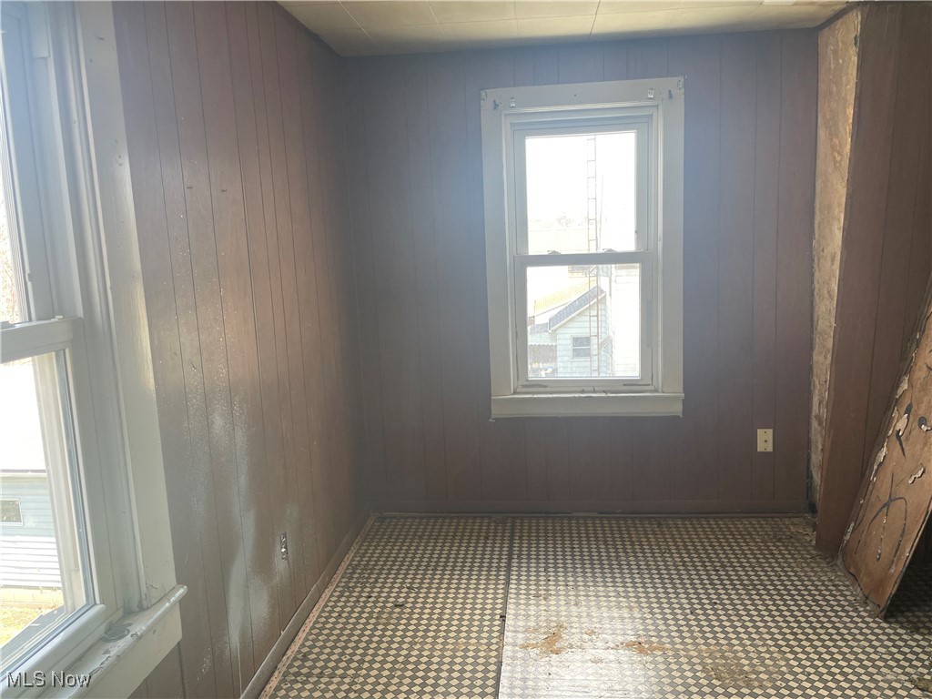 Akron, Ohio 44305, United States, 2 Bedrooms Bedrooms, ,1 BathroomBathrooms,Residential,Active,92608