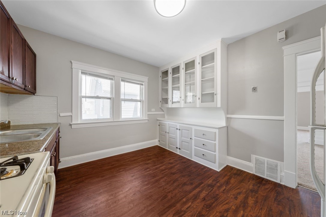 C & J Henritzes - Residential Lease