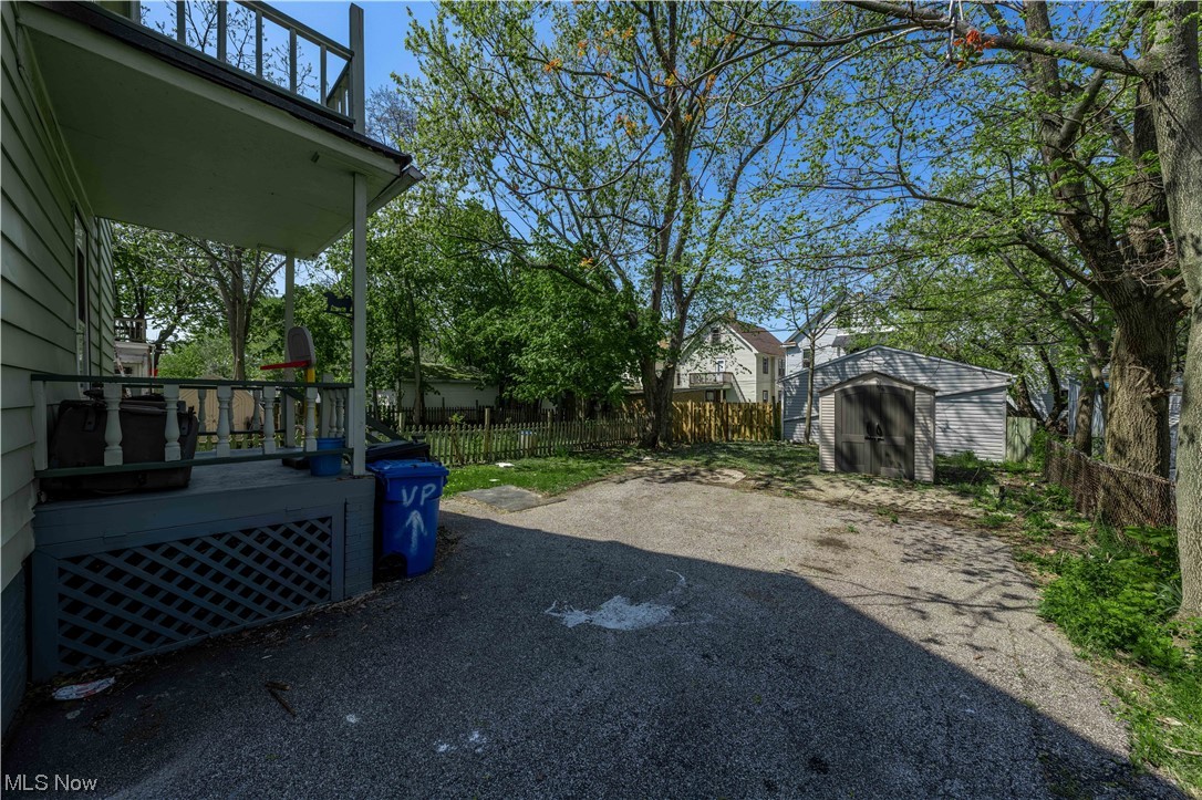 C & J Henritzes - Residential Lease