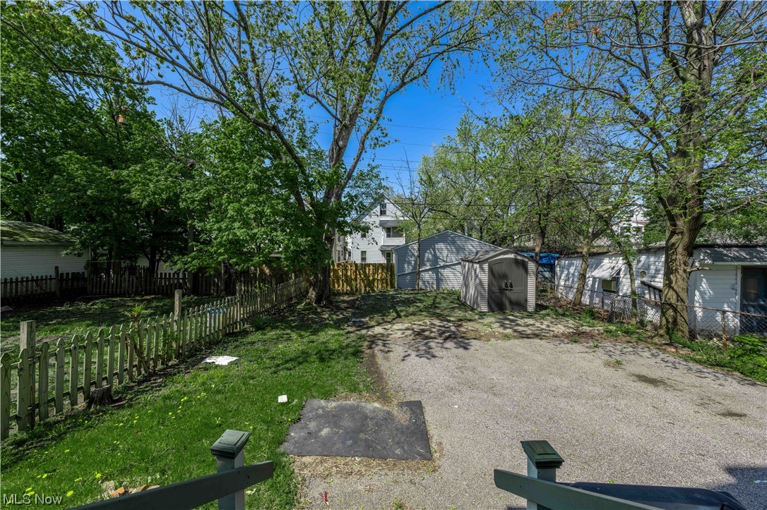 C & J Henritzes - Residential Lease