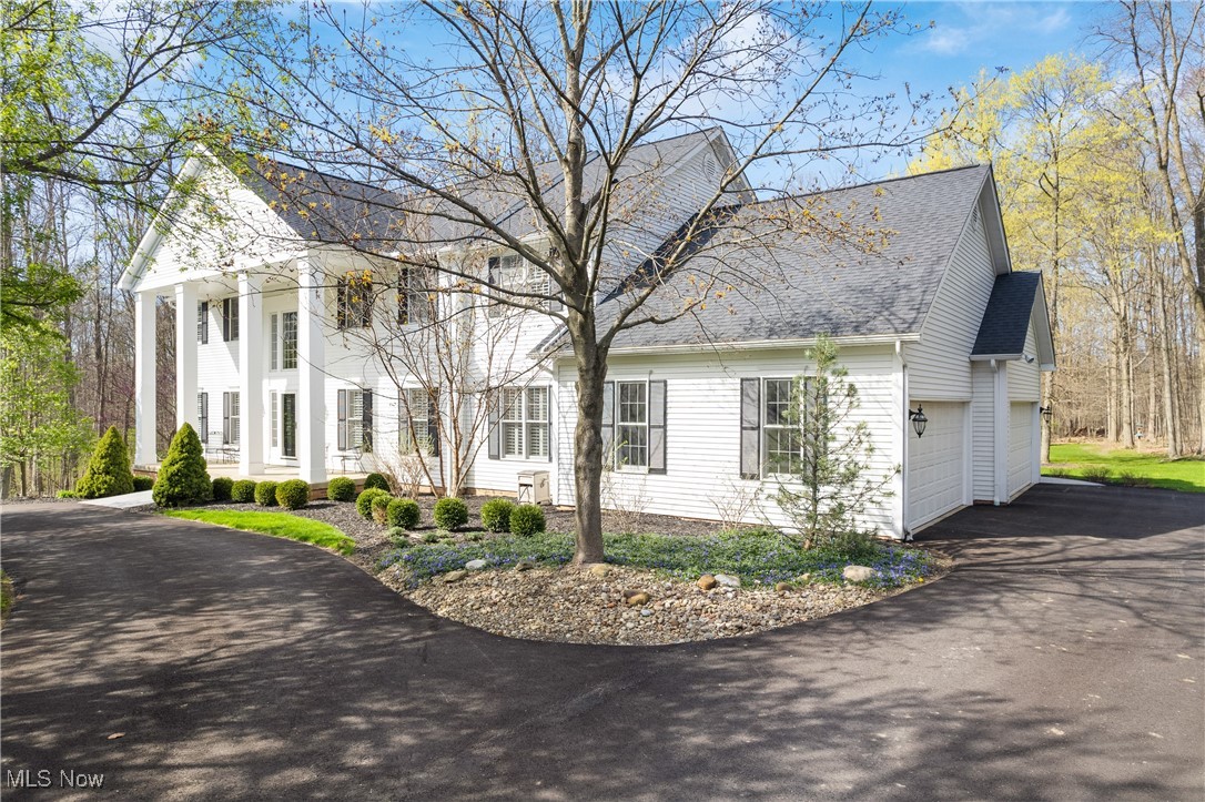 106 Champion Lane, Chagrin Falls, Ohio image 2
