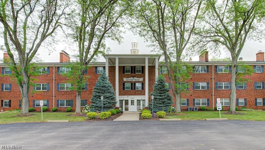 Looking for a simple living plan? Here's low cost living at a great value! This condo offers a nicely sized living room/dinning room area with built-ins. The bedroom is large and has a spacious walk in closet. Heritage House offers so many amenities including: on site laundry, patio/grill area, in-ground swimming pool, card room, exercise room and attached parking garage. Call to schedule your showing today!