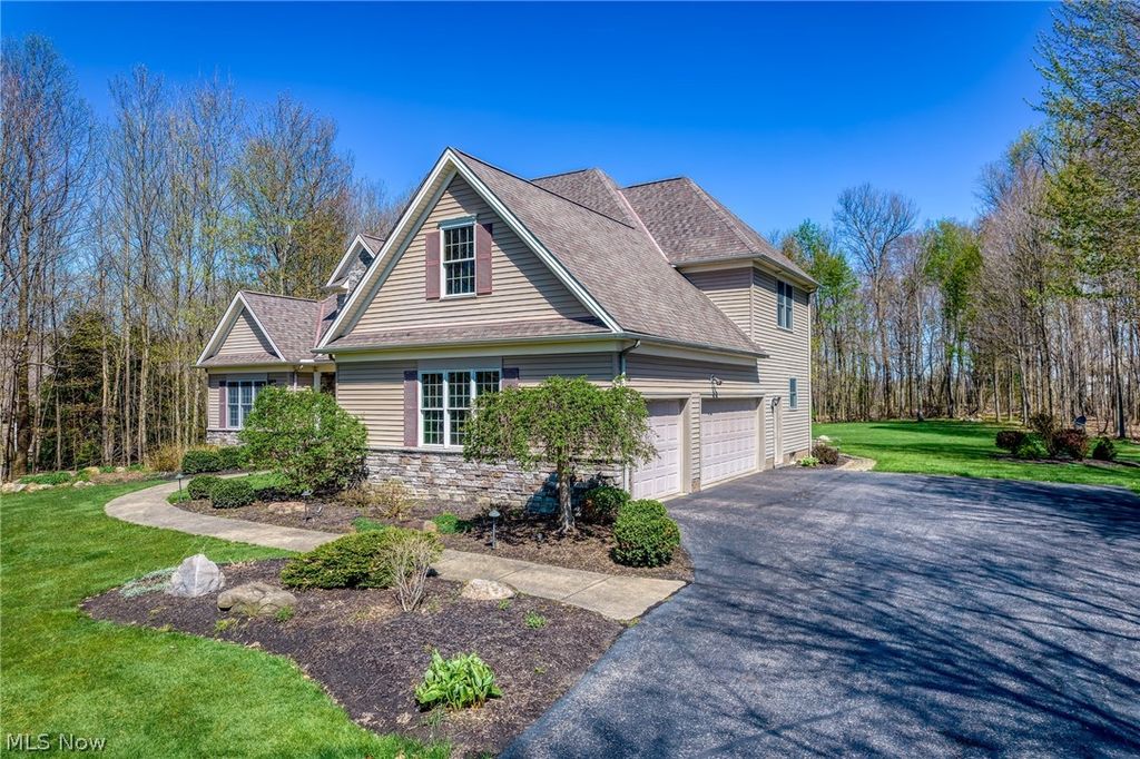 Photo of 11810 Edinboro Lane, Chagrin Falls, OH 44023 (MLS # 5202786)
