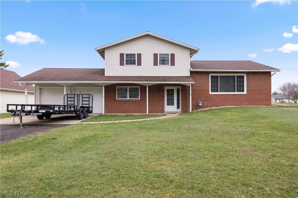 Photo of 32 Elmwood Drive, Greenwich, OH 44837 (MLS # 5197925)