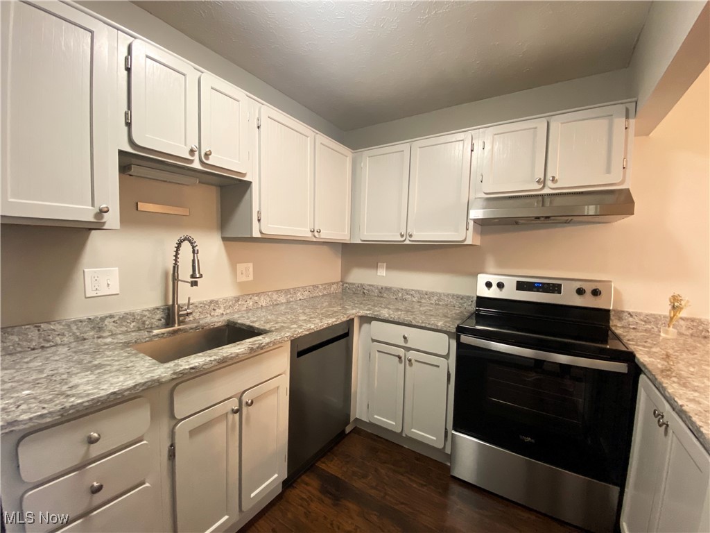 Cedarwood Village Condo 5 - Residential Lease