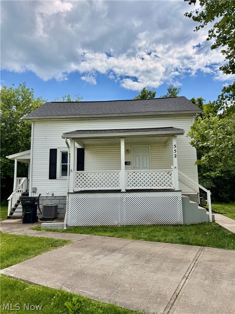 Photo 1 of 19 — 552 Gray Street, Zanesville, OH 43701
