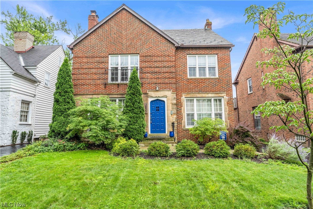 3802 Bushnell Rd., University Heights - Extraordinary 4 bedroom, 2.5 bath single family home! //
$2700 rent / $2700 deposit //
$49 application fee per adult //
NO SMOKING //
1 time $169 non-refundable set up fee paid at lease signing //
$30/month required resident benefit package; can include personal property/liability insurance for an additional $5/month for $35/month total. //
All applicants are required to fill out a PetScreening application, found on our website/app before being processed. Even if you have NO pets - this app must be filled out. 1-2 pets OK w/ approved PetScreening & PetFee (Some breed restrictions apply). 1 time, non-refundable pet fee of $200-500 per animal applies to all pets & must be paid prior to or when you pay your 1st month rent. (No fee for qualified assistance animals) //
Our application is processed through secure site: Findigs. They require ID & income verification. Without this, your app will not be processed. They offer 24/7 chat suppo