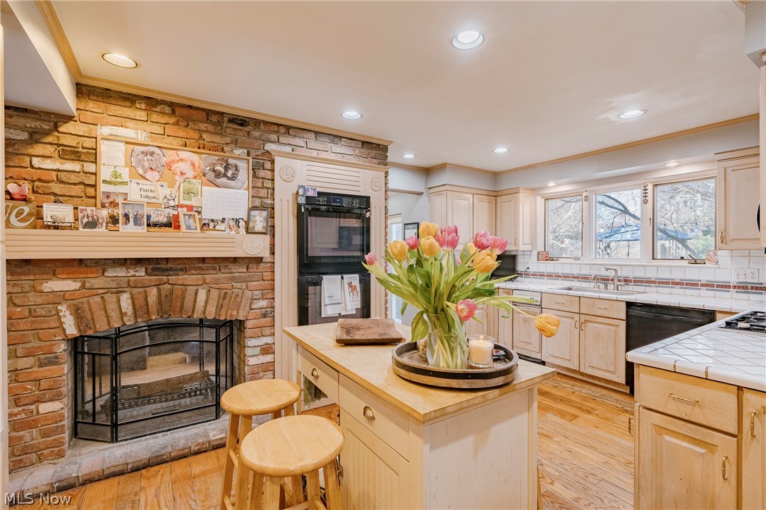 Van Sweringen Cos Shaker Cntr - Residential