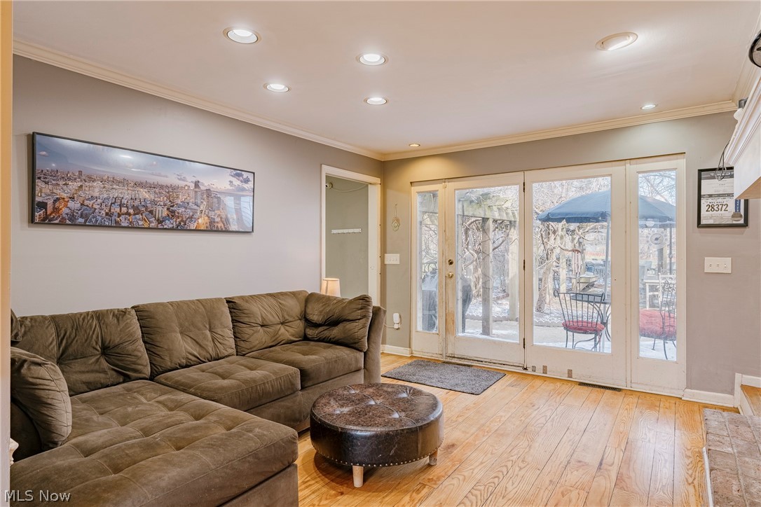 Van Sweringen Cos Shaker Cntr - Residential