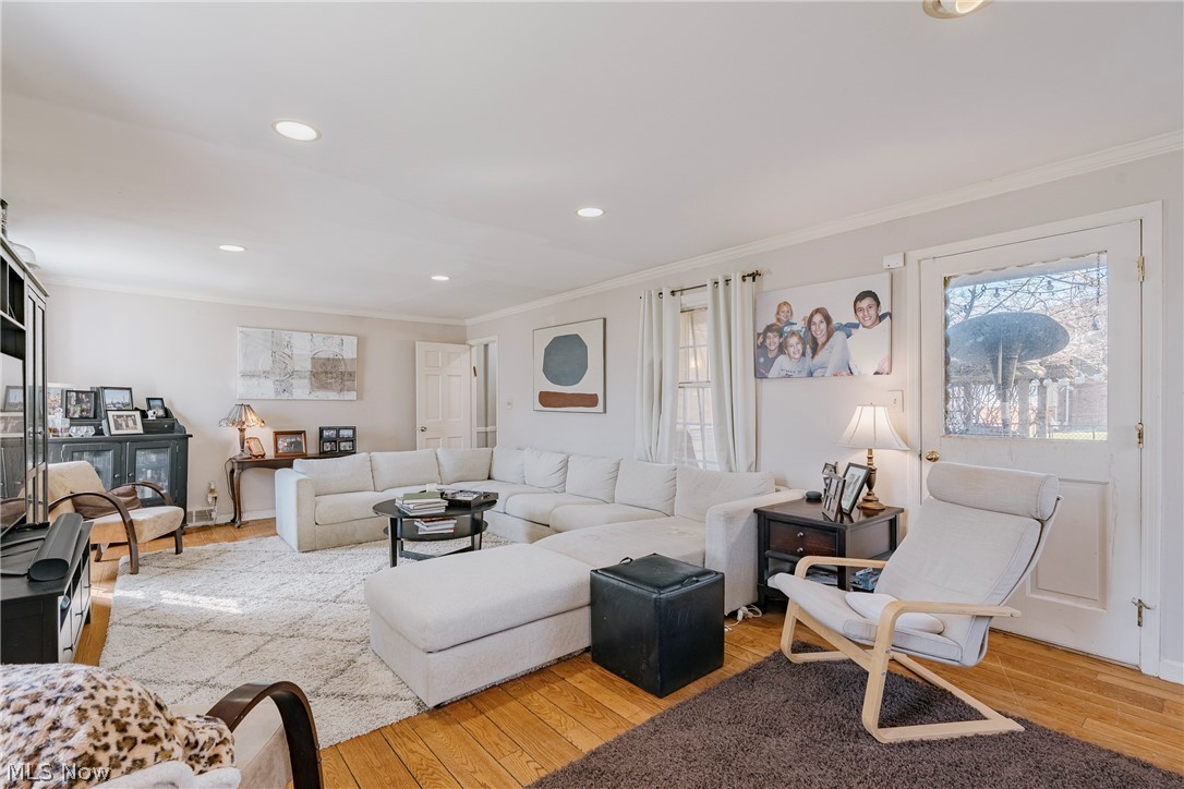 Van Sweringen Cos Shaker Cntr - Residential