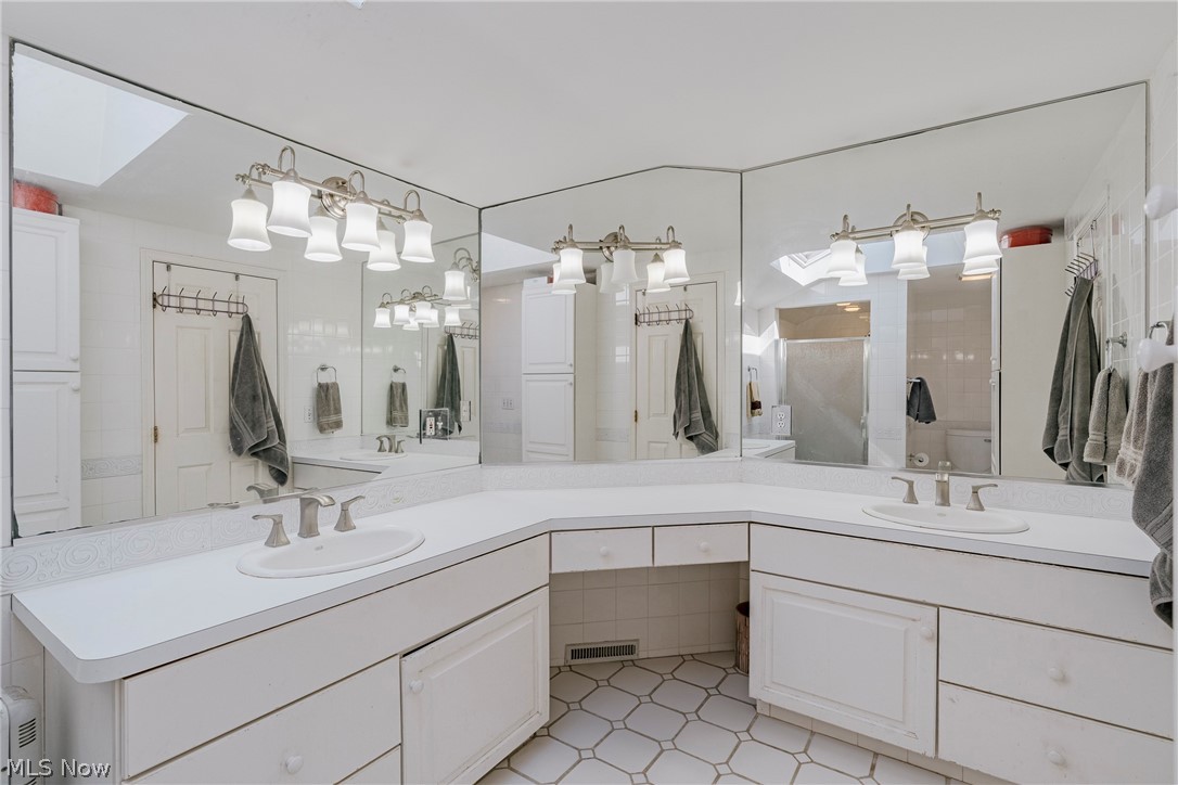 Van Sweringen Cos Shaker Cntr - Residential