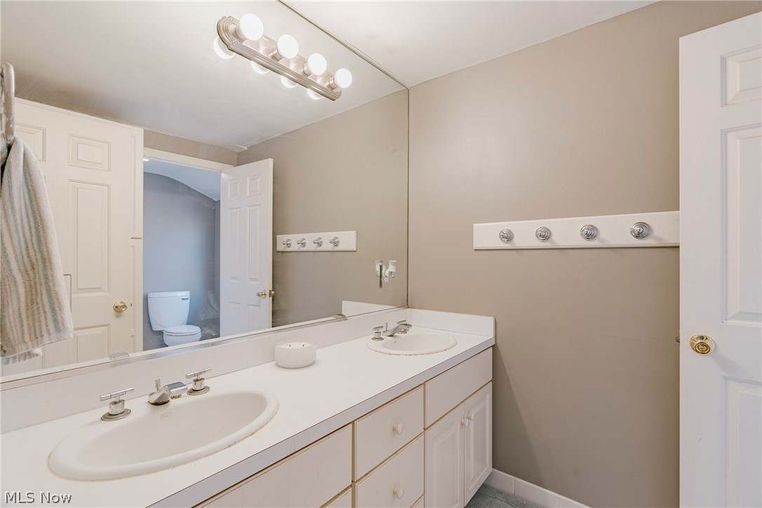 Van Sweringen Cos Shaker Cntr - Residential